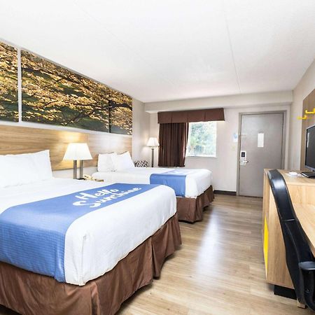 Days Inn By Wyndham Dayton Huber Heights Northeast Bagian luar foto