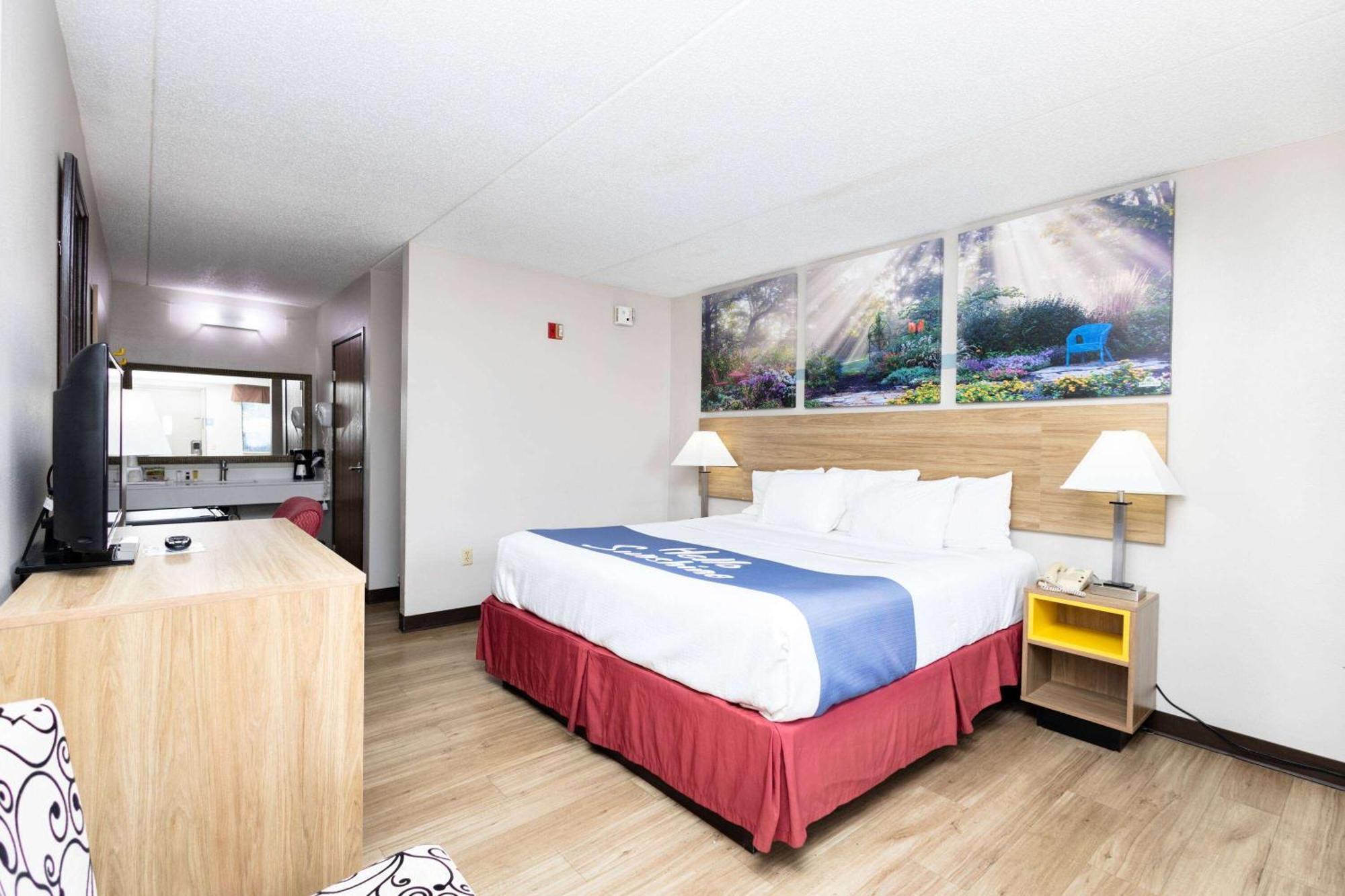 Days Inn By Wyndham Dayton Huber Heights Northeast Bagian luar foto