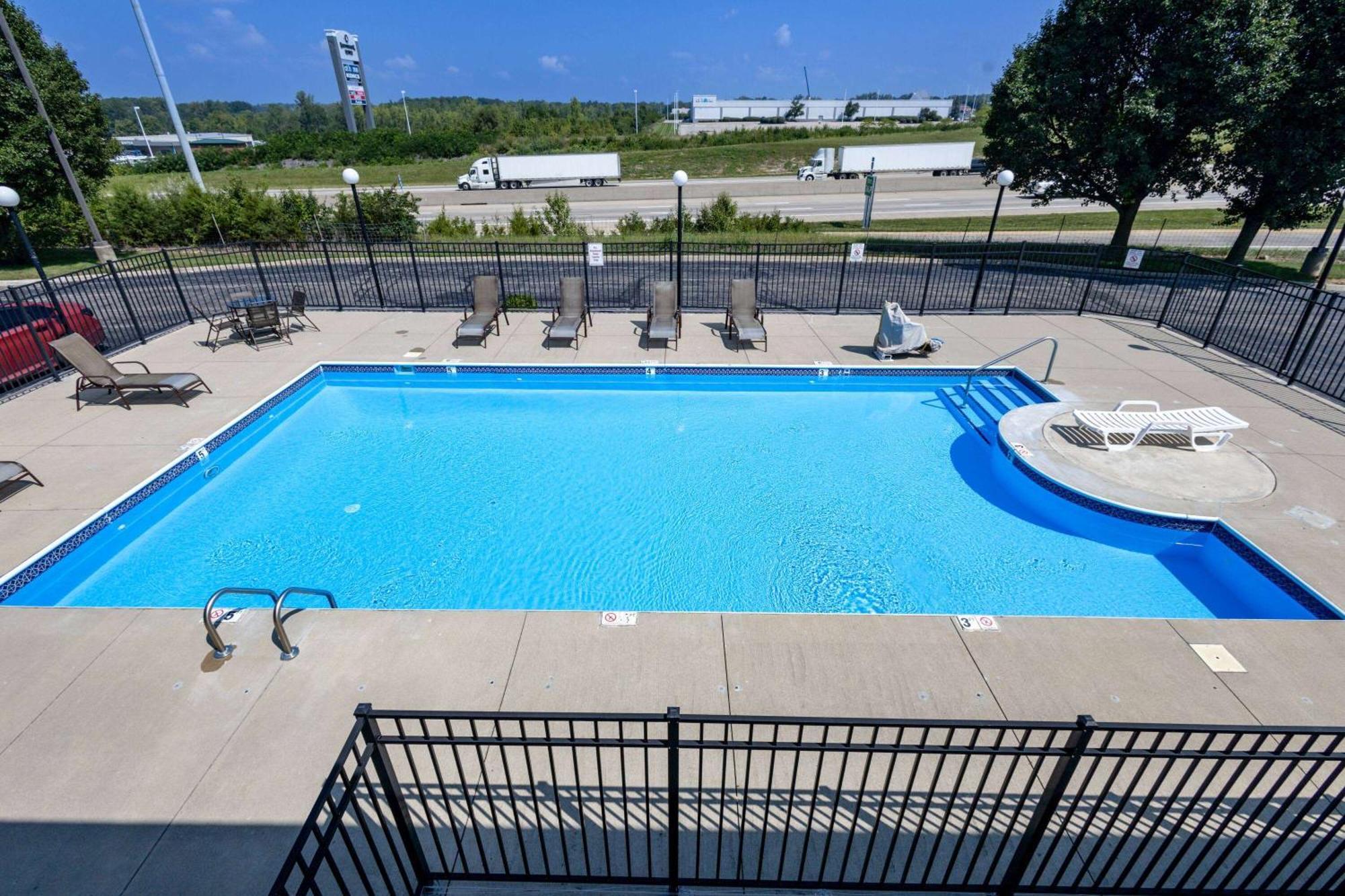 Days Inn By Wyndham Dayton Huber Heights Northeast Bagian luar foto