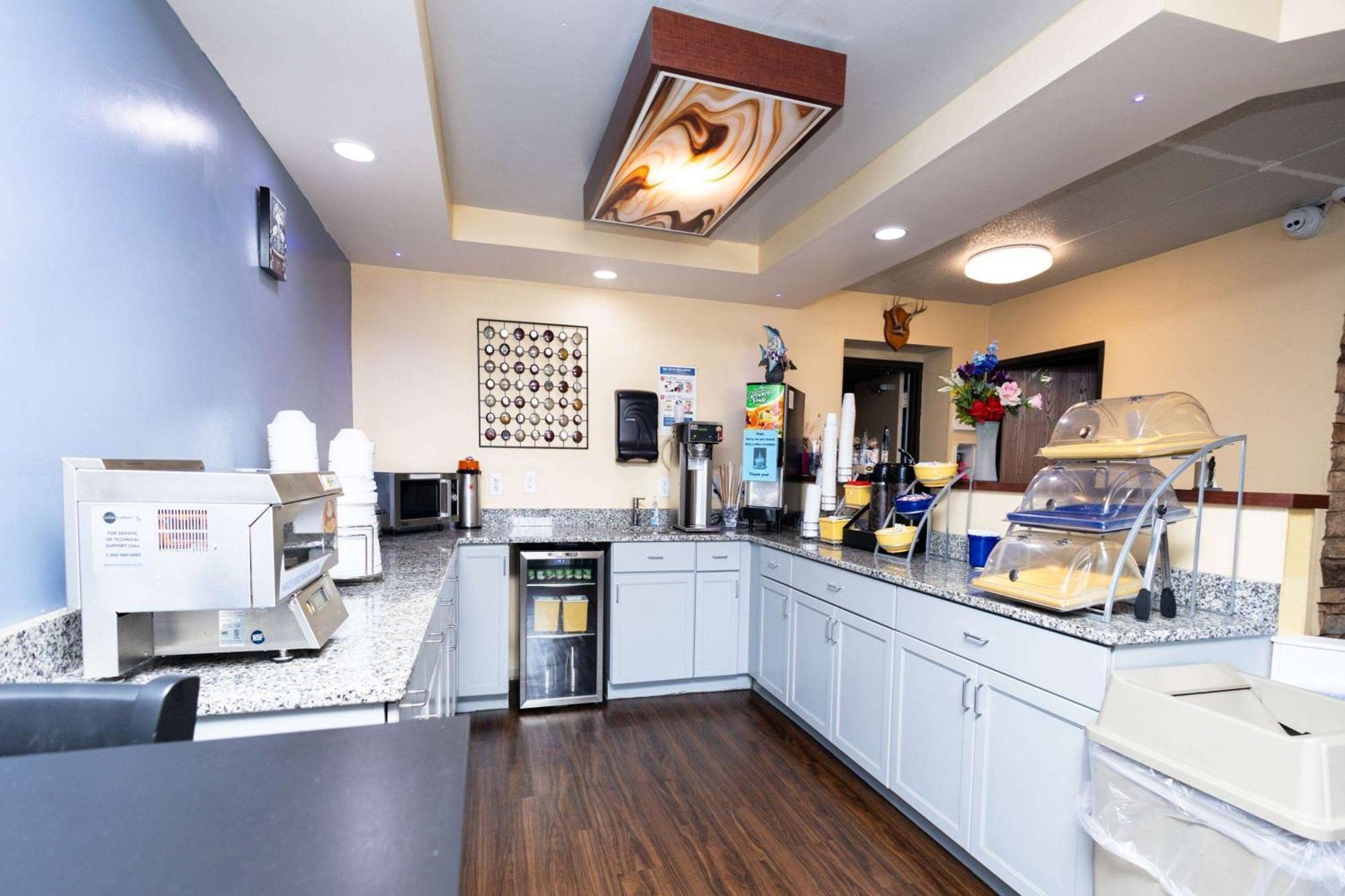 Days Inn By Wyndham Dayton Huber Heights Northeast Bagian luar foto