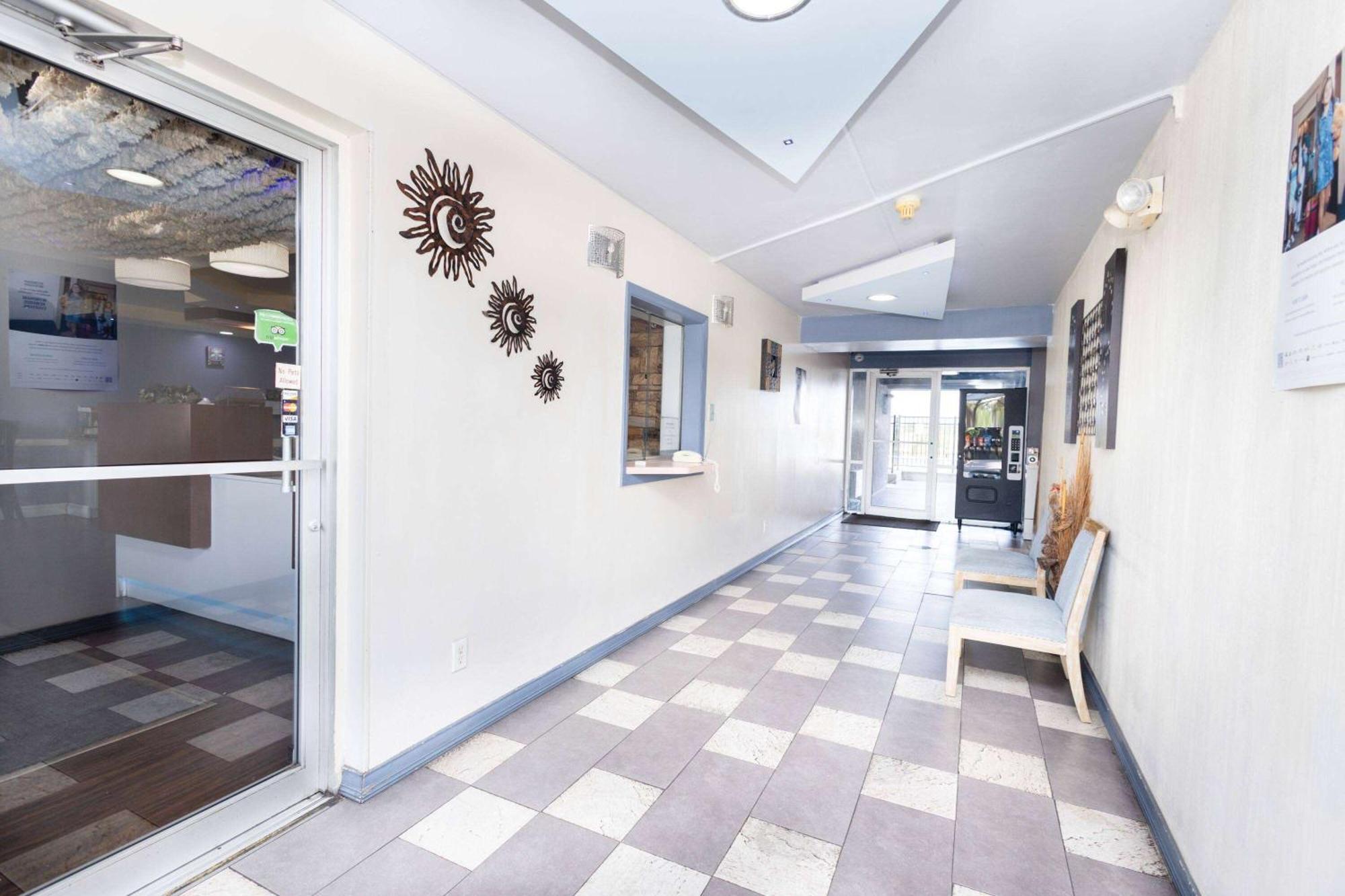 Days Inn By Wyndham Dayton Huber Heights Northeast Bagian luar foto